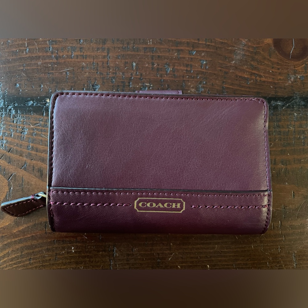 Vintage Coach smooth leather wallet in Burgundy EVC~